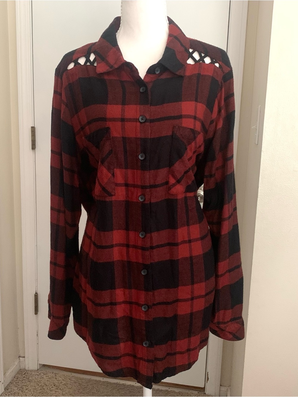 Torrid Red Black Plaid Flannel Button-Up Shirt Plus Sz 1 Long Sleeve Cut-Out 1X
